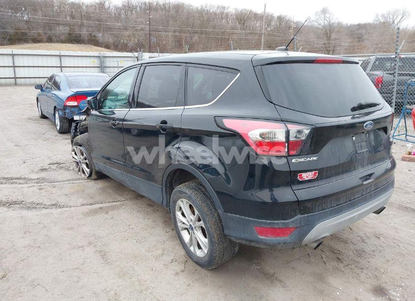 Photo 3 of 2017 Ford Escape SE (VIN 1FMCU9G91HUB67817)