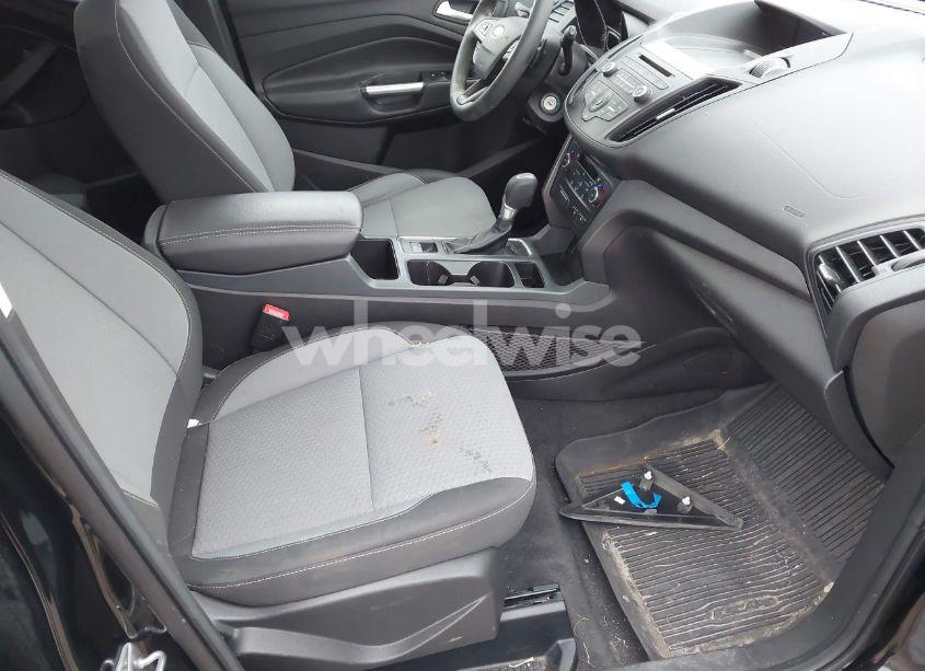 Photo 5 of 2017 Ford Escape SE (VIN 1FMCU9G91HUB67817)