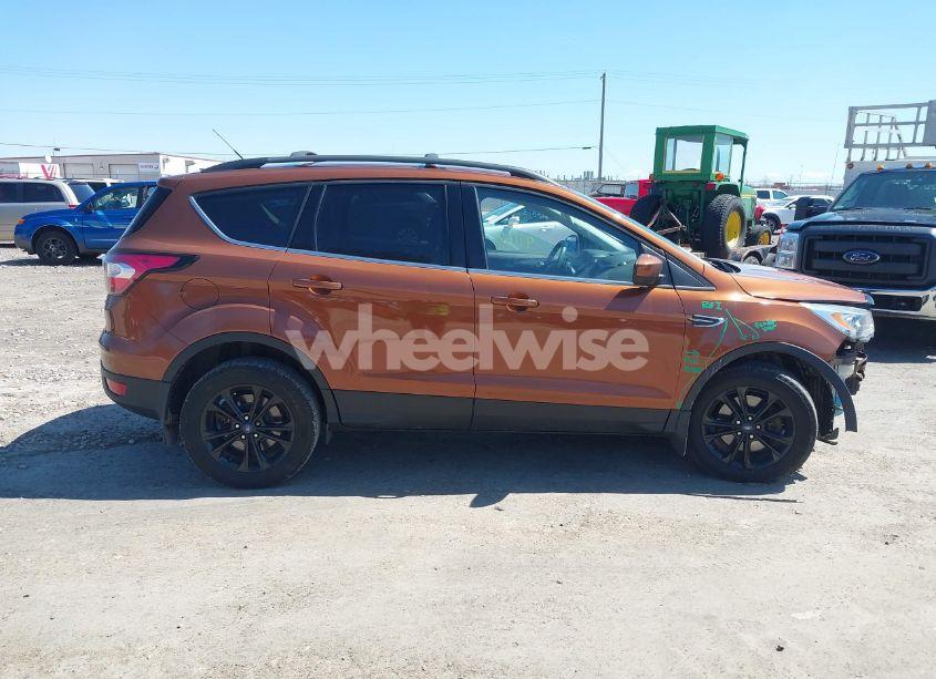 Photo 13 of 2017 Ford Escape SE (VIN 1FMCU9G91HUB83435)