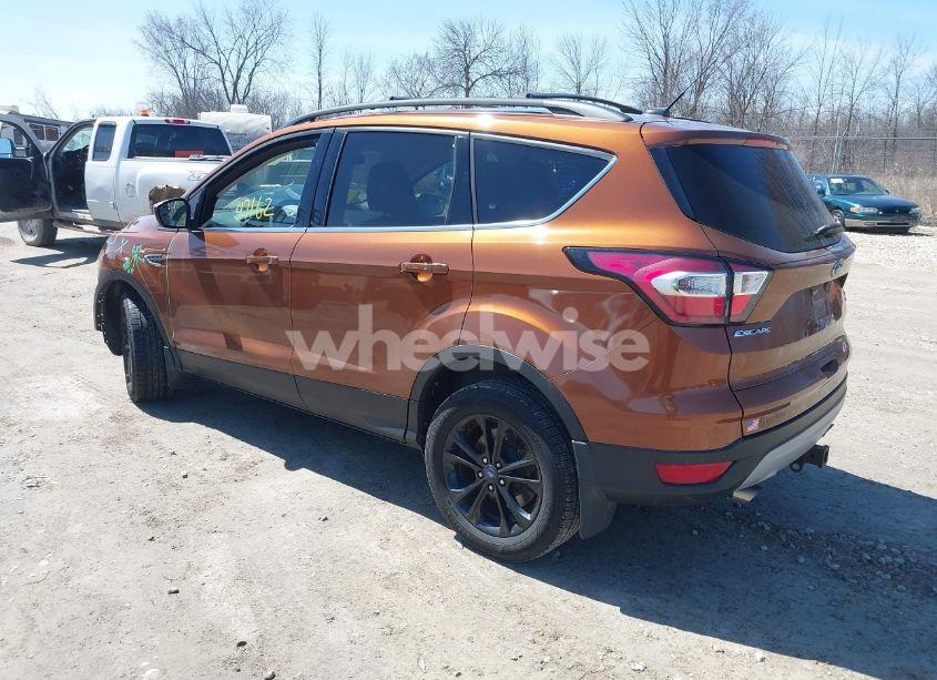 Photo 3 of 2017 Ford Escape SE (VIN 1FMCU9G91HUB83435)