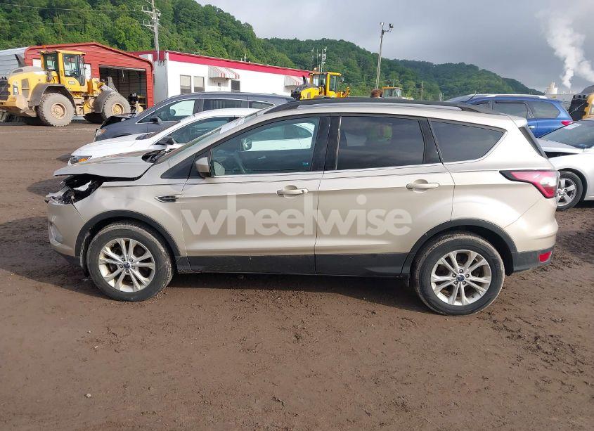 Photo 15 of 2017 Ford Escape SE (VIN 1FMCU9G91HUD06408)