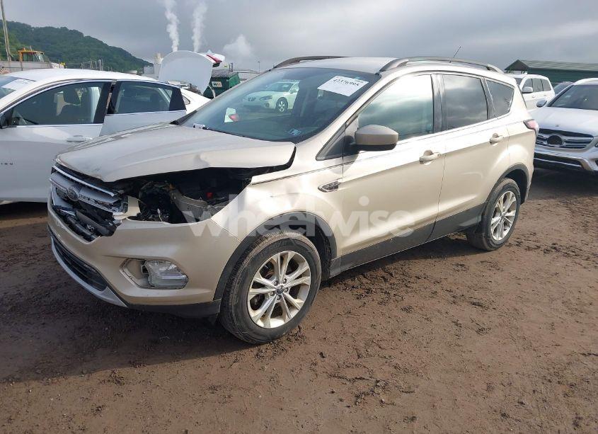 Photo 2 of 2017 Ford Escape SE (VIN 1FMCU9G91HUD06408)