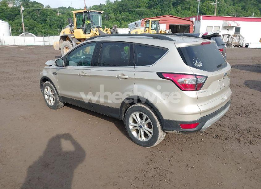 Photo 3 of 2017 Ford Escape SE (VIN 1FMCU9G91HUD06408)
