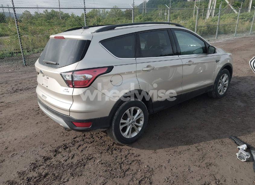 Photo 4 of 2017 Ford Escape SE (VIN 1FMCU9G91HUD06408)