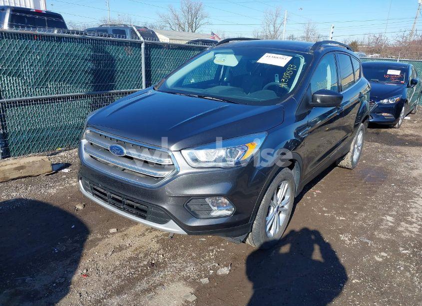 Photo 2 of 2017 Ford Escape SE (VIN 1FMCU9G91HUE52887)