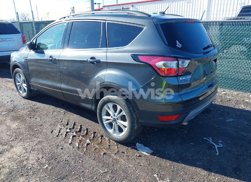 Photo 3 of 2017 Ford Escape SE (VIN 1FMCU9G91HUE52887)