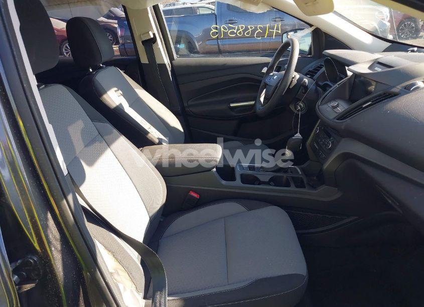 Photo 5 of 2017 Ford Escape SE (VIN 1FMCU9G91HUE52887)