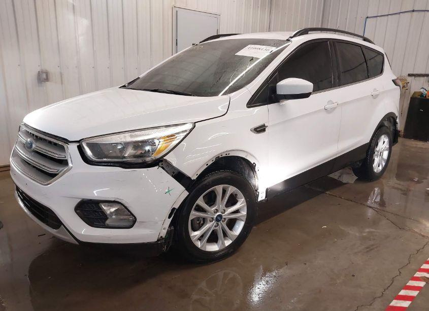 Photo 2 of 2018 Ford Escape SE (VIN 1FMCU9G91JUC38648)