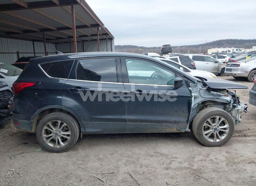 Photo 14 of 2019 Ford Escape SE (VIN 1FMCU9G91KUC08423)