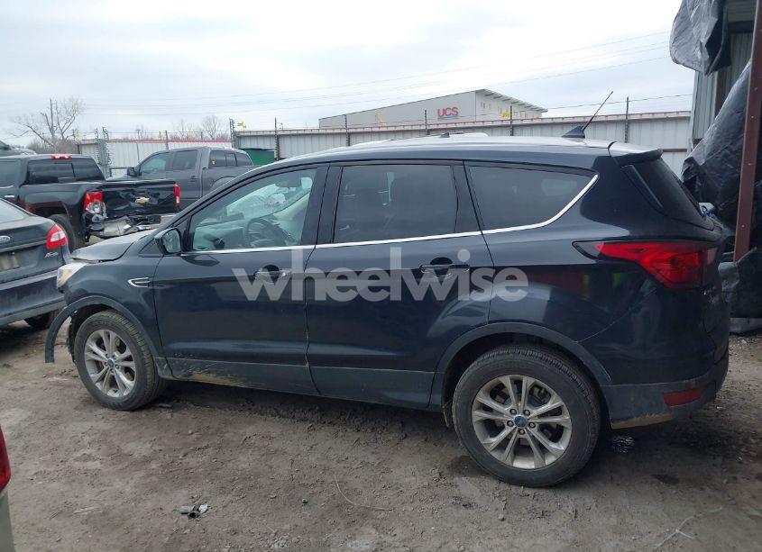 Photo 15 of 2019 Ford Escape SE (VIN 1FMCU9G91KUC08423)