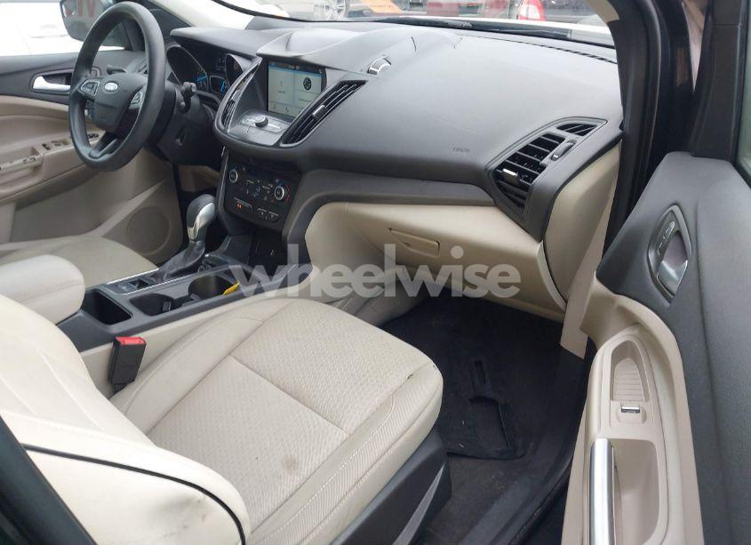 Photo 5 of 2019 Ford Escape SE (VIN 1FMCU9G91KUC08423)