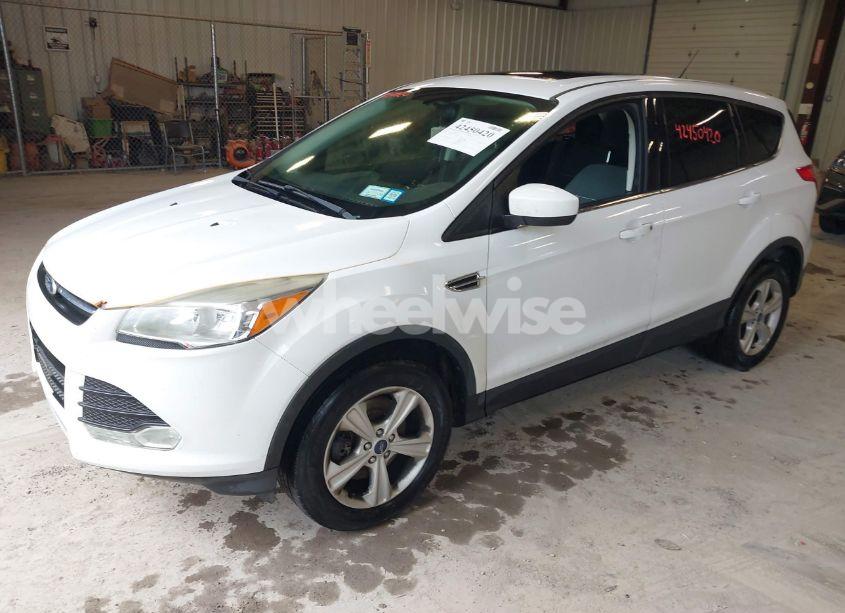 Photo 2 of 2014 Ford Escape SE (VIN 1FMCU9G92EUC28765)