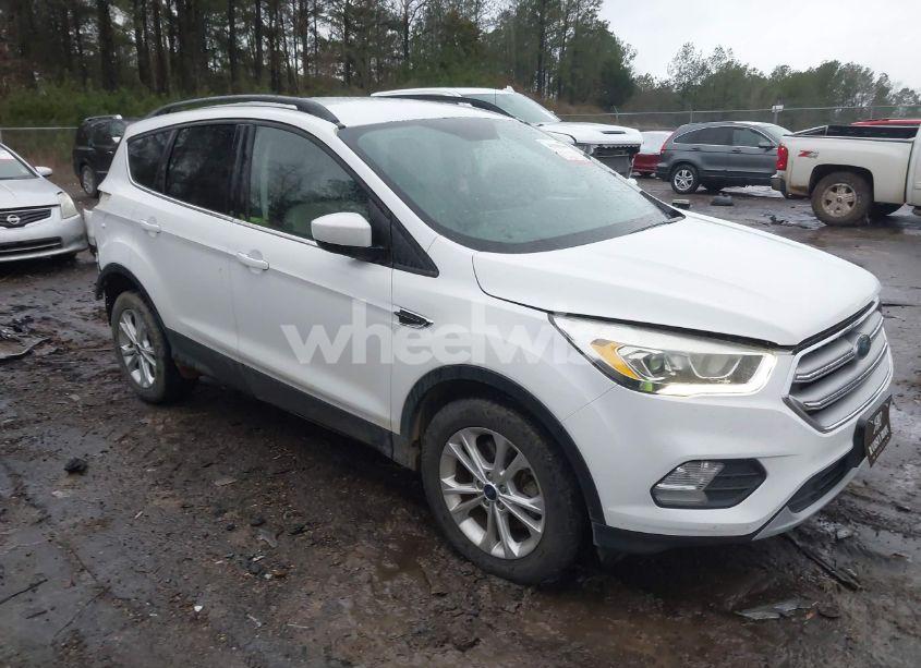 2017 Ford Escape SE (VIN 1FMCU9G92HUA26299) main photo