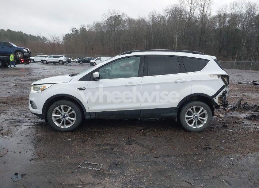 Photo 15 of 2017 Ford Escape SE (VIN 1FMCU9G92HUA26299)
