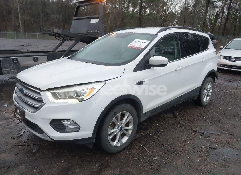 Photo 2 of 2017 Ford Escape SE (VIN 1FMCU9G92HUA26299)