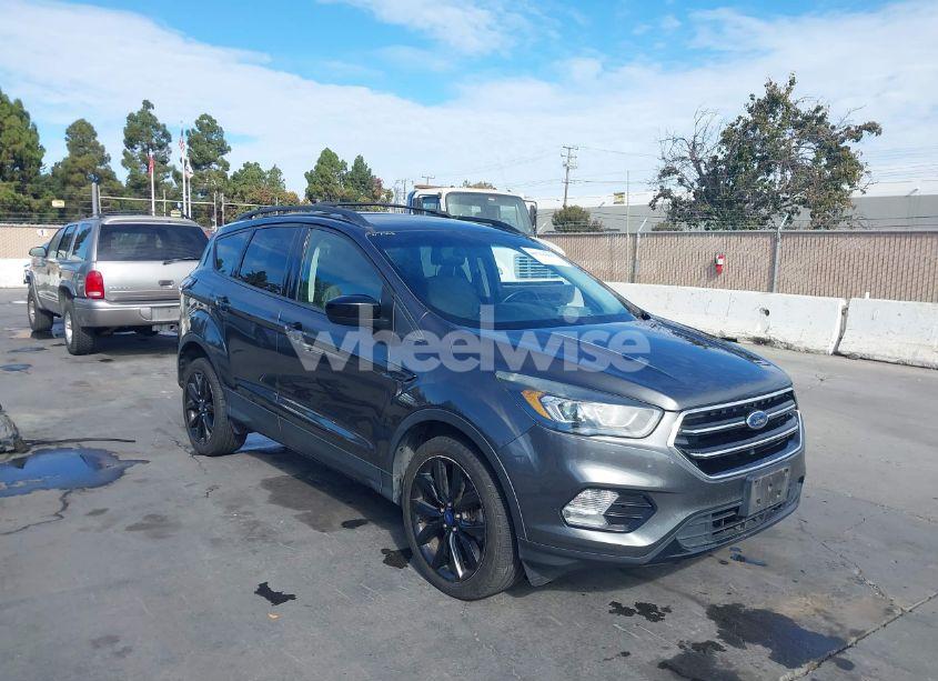 2017 Ford Escape SE (VIN 1FMCU9G92HUC02588) main photo