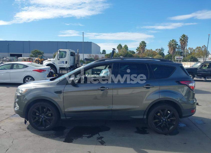Photo 15 of 2017 Ford Escape SE (VIN 1FMCU9G92HUC02588)