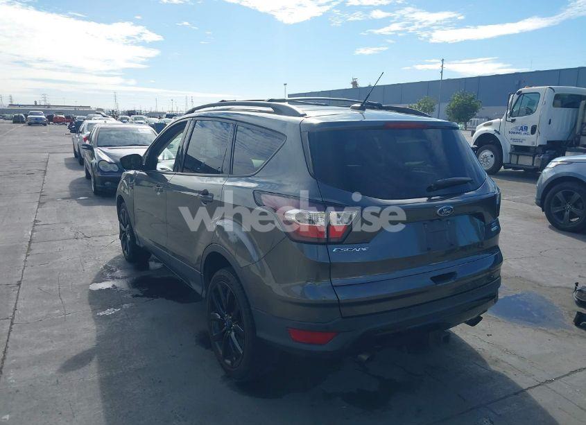 Photo 3 of 2017 Ford Escape SE (VIN 1FMCU9G92HUC02588)
