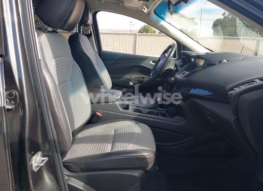 Photo 5 of 2017 Ford Escape SE (VIN 1FMCU9G92HUC02588)