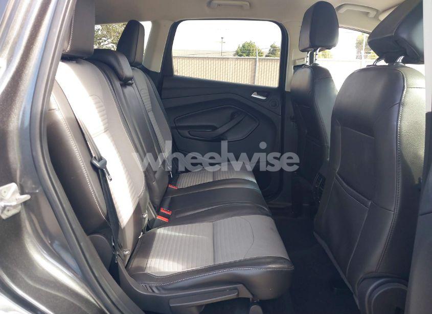 Photo 8 of 2017 Ford Escape SE (VIN 1FMCU9G92HUC02588)