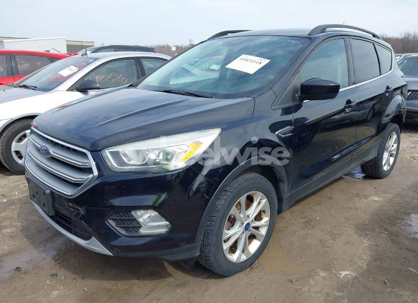 Photo 2 of 2017 Ford Escape SE (VIN 1FMCU9G92HUD37151)