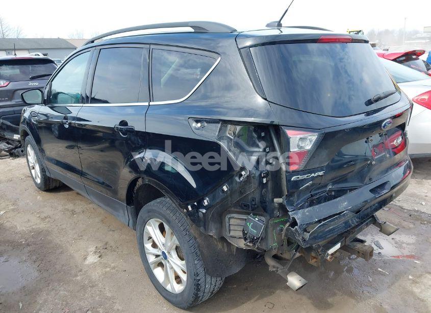Photo 3 of 2017 Ford Escape SE (VIN 1FMCU9G92HUD37151)