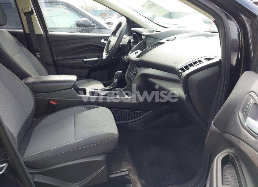 Photo 5 of 2017 Ford Escape SE (VIN 1FMCU9G92HUD37151)