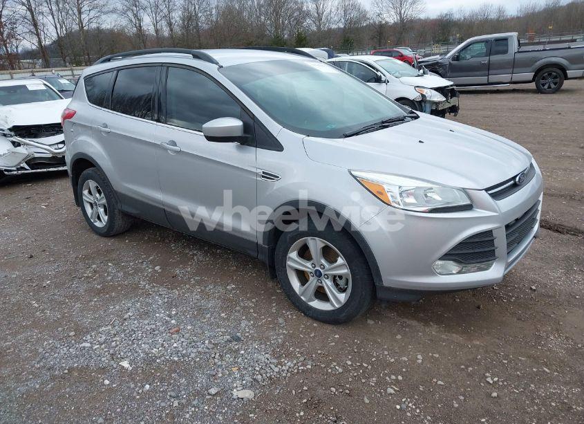 2016 Ford Escape SE (VIN 1FMCU9G93GUC50745) main photo