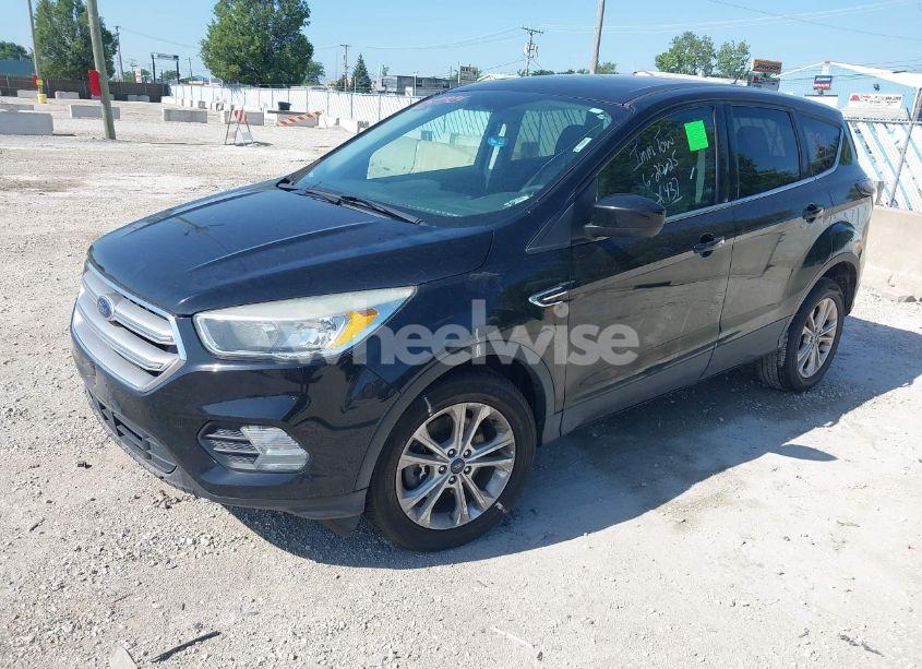 Photo 2 of 2017 Ford Escape SE (VIN 1FMCU9G93HUA28692)