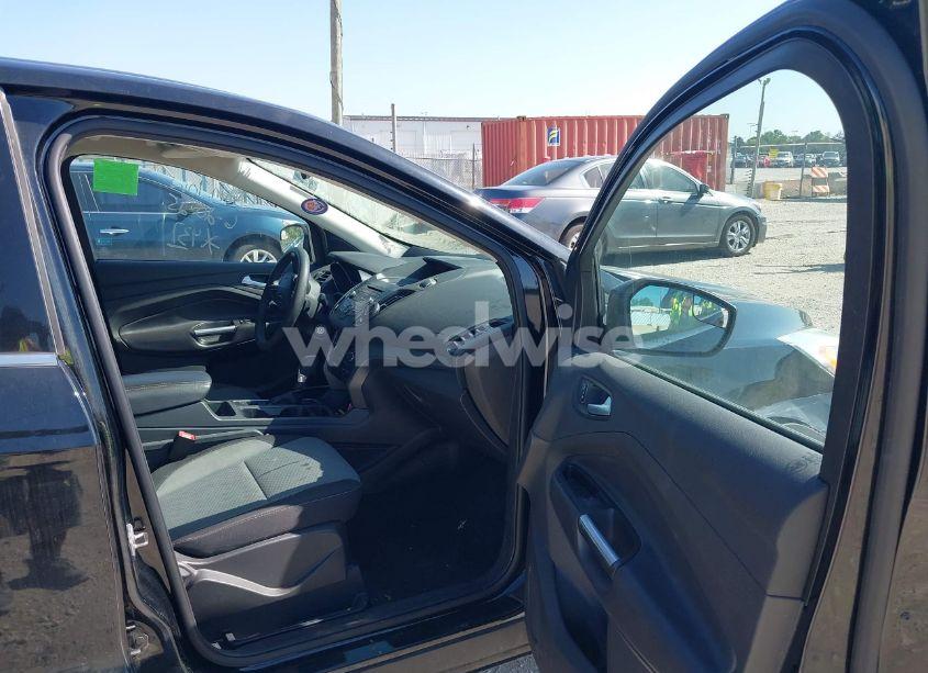 Photo 5 of 2017 Ford Escape SE (VIN 1FMCU9G93HUA28692)