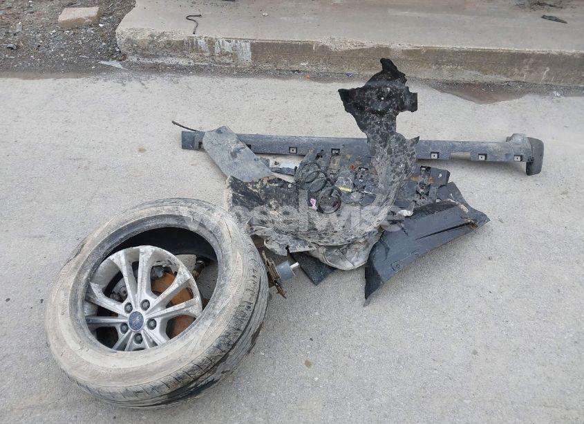 Photo 12 of 2017 Ford Escape SE (VIN 1FMCU9G93HUA74085)