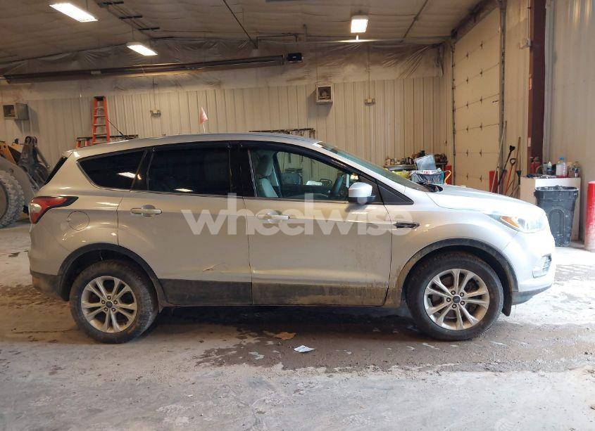 Photo 13 of 2017 Ford Escape SE (VIN 1FMCU9G93HUB30994)