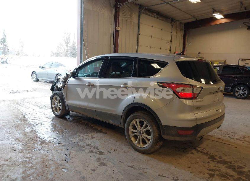 Photo 3 of 2017 Ford Escape SE (VIN 1FMCU9G93HUB30994)