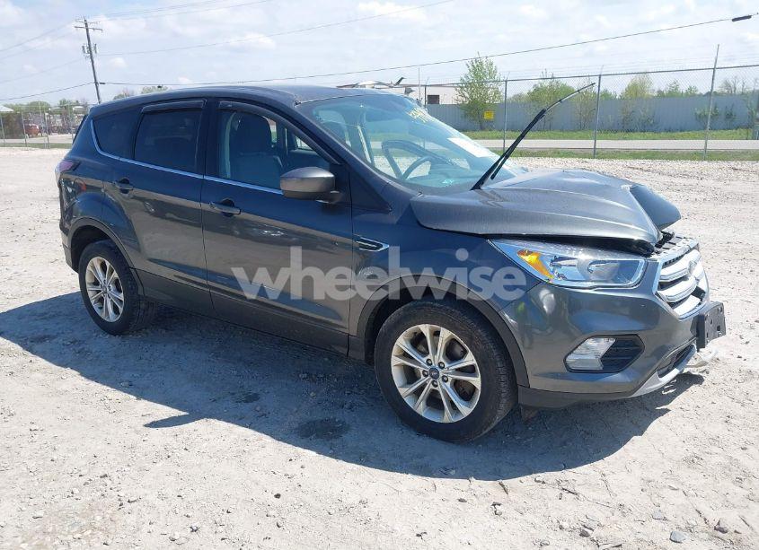 2017 Ford Escape SE (VIN 1FMCU9G93HUC88980) main photo