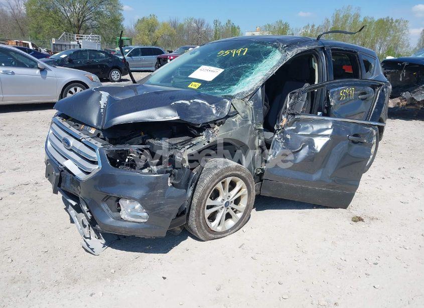 Photo 2 of 2017 Ford Escape SE (VIN 1FMCU9G93HUC88980)