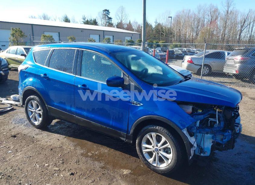 2017 Ford Escape SE (VIN 1FMCU9G93HUE30793) main photo