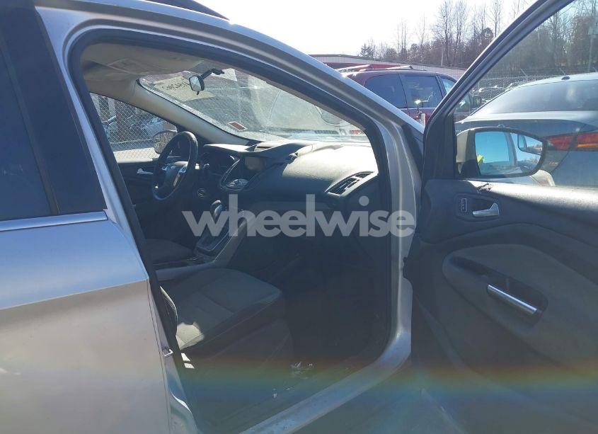 Photo 5 of 2013 Ford Escape SE (VIN 1FMCU9G94DUA37704)