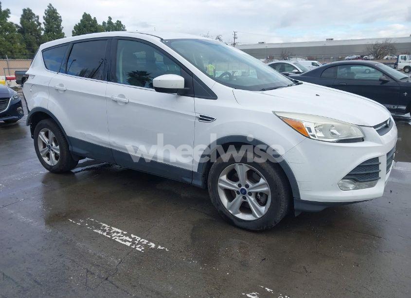 2015 Ford Escape SE (VIN 1FMCU9G94FUB13800) main photo