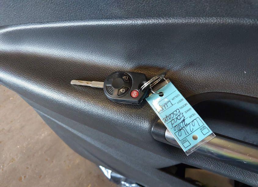 Photo 11 of 2016 Ford Escape SE (VIN 1FMCU9G94GUA32099)