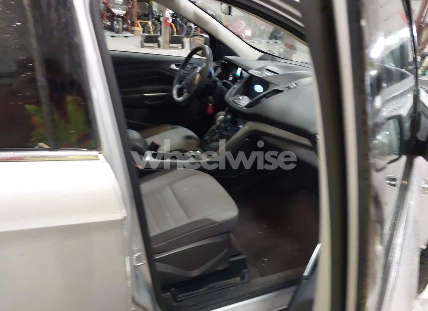 Photo 5 of 2016 Ford Escape SE (VIN 1FMCU9G94GUC44808)