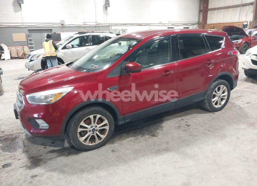 Photo 2 of 2017 Ford Escape SE (VIN 1FMCU9G94HUA08418)