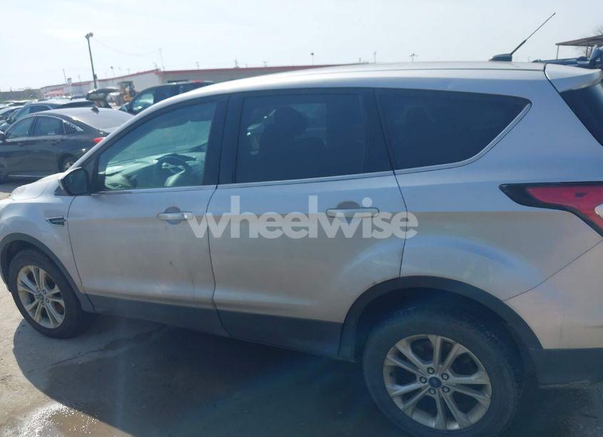 Photo 15 of 2017 Ford Escape SE (VIN 1FMCU9G94HUA69509)