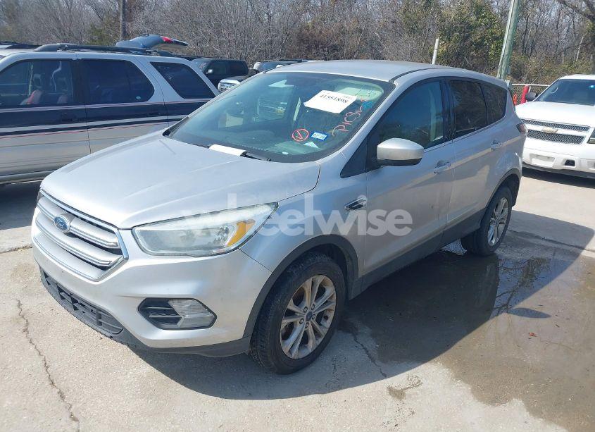 Photo 2 of 2017 Ford Escape SE (VIN 1FMCU9G94HUA69509)