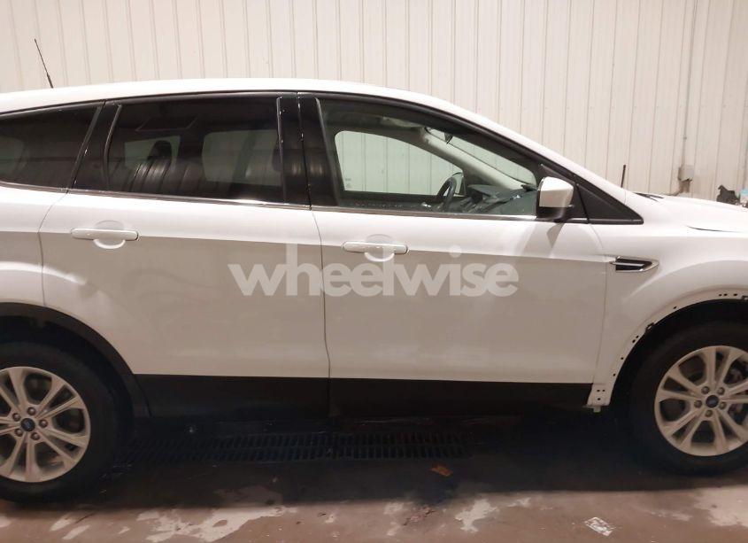 Photo 14 of 2017 Ford Escape SE (VIN 1FMCU9G94HUA83488)