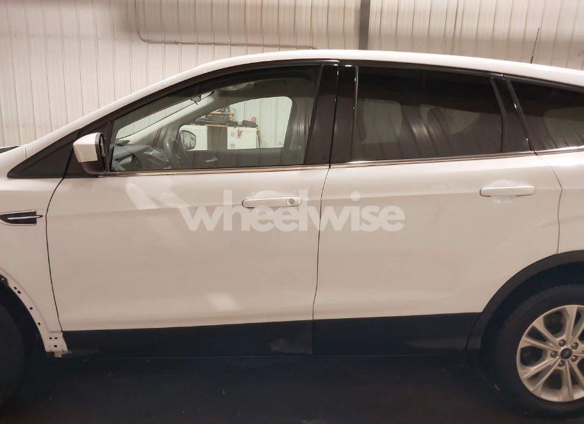 Photo 15 of 2017 Ford Escape SE (VIN 1FMCU9G94HUA83488)