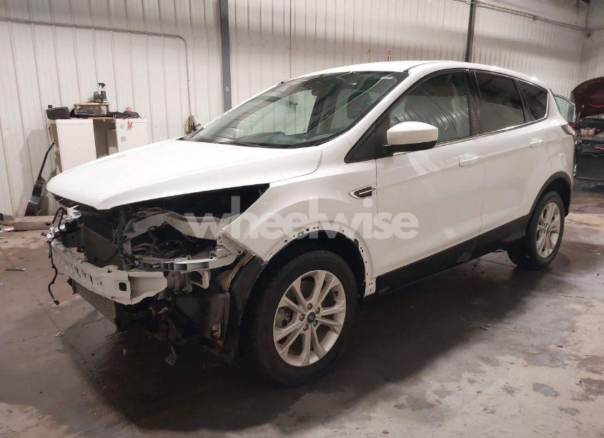 Photo 2 of 2017 Ford Escape SE (VIN 1FMCU9G94HUA83488)