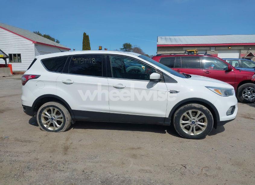 Photo 13 of 2017 Ford Escape SE (VIN 1FMCU9G94HUB04467)