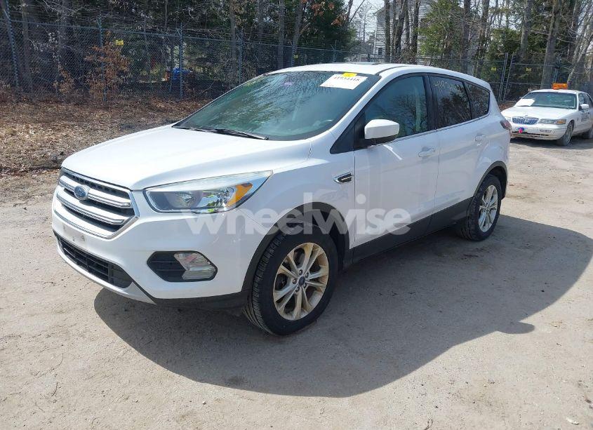 Photo 2 of 2017 Ford Escape SE (VIN 1FMCU9G94HUB04467)