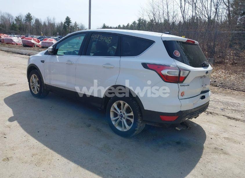 Photo 3 of 2017 Ford Escape SE (VIN 1FMCU9G94HUB04467)