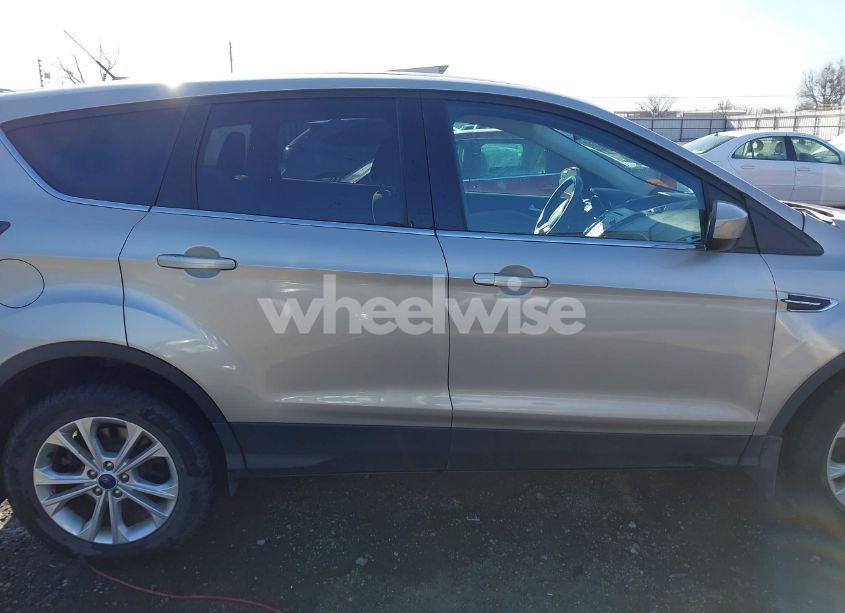 Photo 13 of 2017 Ford Escape SE (VIN 1FMCU9G94HUB20264)